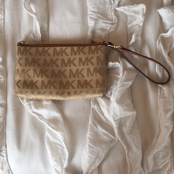 Michael Kors Wristlet | Brand New Condition - Picture 2 of 3